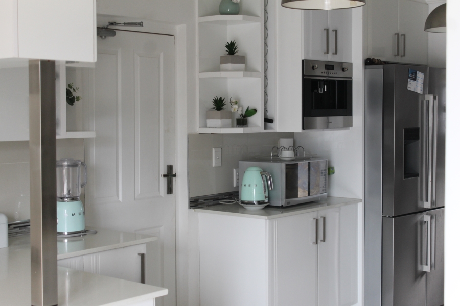 6 Bedroom Property for Sale in The Coves North West